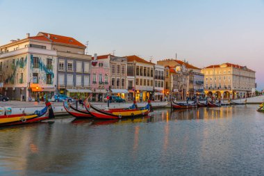 Aveiro, Portekiz, 21 Mayıs 2019: Moliceiro gemileri kıyıya yanaşıyor