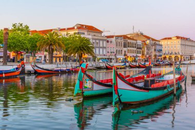 Aveiro, Portekiz, 21 Mayıs 2019: Moliceiro gemileri kıyıya yanaşıyor