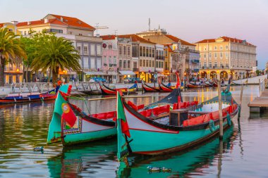 Aveiro, Portekiz, 21 Mayıs 2019: Moliceiro gemileri kıyıya yanaşıyor