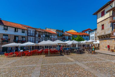 Guimaraes, Portekiz, 22 Mayıs 2019: İnsanlar Pra üzerinde geziniyor