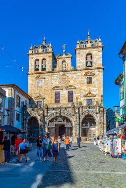 Braga, Portekiz, 22 Mayıs 2019: İnsanlar sokakta geziniyor 