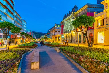 Braga, Portekiz, 22 Mayıs 2019: Gezen insanların günbatımı