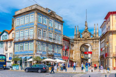Braga, Portekiz, 22 Mayıs 2019: Arco da Porta Nuova 'nın görünüşü