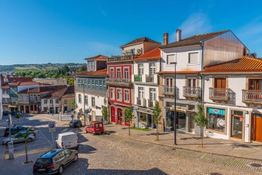 Vila Real, Portekiz, 25 Mayıs 2019: İnsanlar bir dakika geziniyor