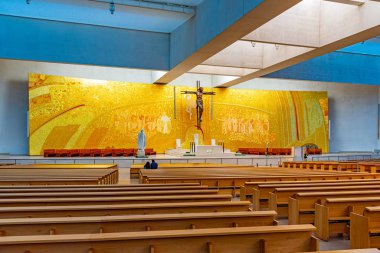 Fatima, Portekiz, 27 Mayıs 2019 Kutsal Üçlü Bazilika 'nın İçi