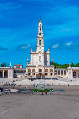 Fatima, Portekiz, 27 Mayıs 2019: İnsanlar famou 'ya doğru yürüyor