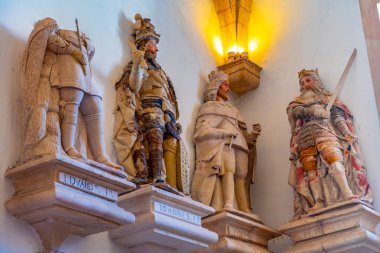 Alcobaca, Portekiz, 28 Mayıs 2019: Alcobaca 'nın içindeki heykeller