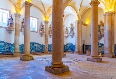 Alcobaca, Portekiz, 28 Mayıs 2019: Al 'in içindeki Azulejo fayansları