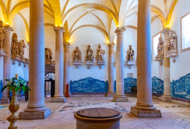 Alcobaca, Portekiz, 28 Mayıs 2019: Al 'in içindeki Azulejo fayansları