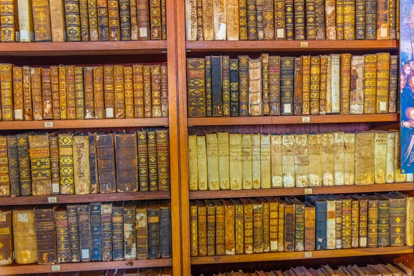 Coimbra, Portugal, May 21, 2019: Βιβλία στα ράφια της Joanina — Φωτογραφία Αρχείου