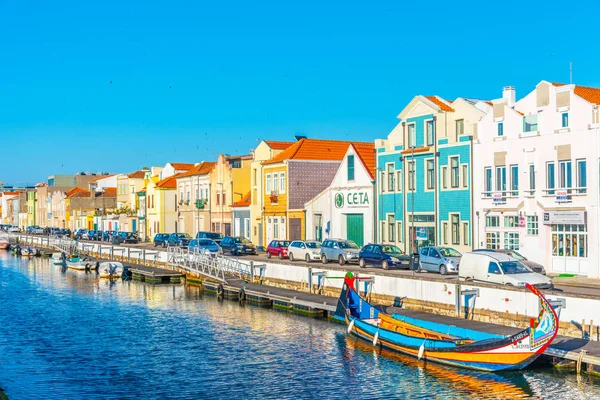 AVEIRO, PORTUGAL, 21 DE MAYO DE 2019: Vista de un canal colorido en Av —  Fotos de Stock