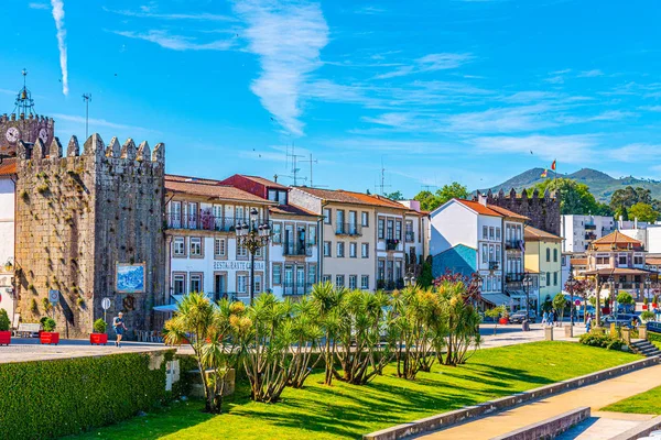 PONTE DE LIMA, PORTUGAL, 24 DE MAYO DE 2019: Riverside of Ponte de Lim — Foto de Stock