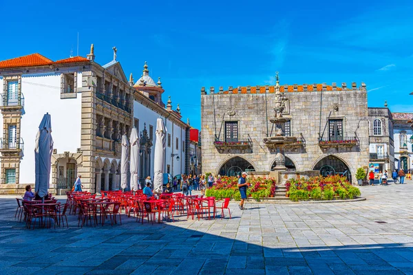 VIANA DO CASTELO, PORTUGAL, 24 de maio de 2019: As pessoas estão passeando — Fotografia de Stock