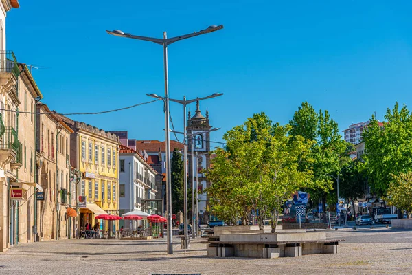 VILA REAL, PORTUGAL, 25 DE MAYO DE 2019: Vista de la plaza principal de Vi — Foto de Stock