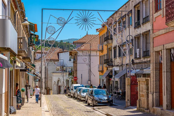 AMARANTE, PORTUGAL, MAY 25, 2019: People are strolling on a mino — Stock Photo, Image