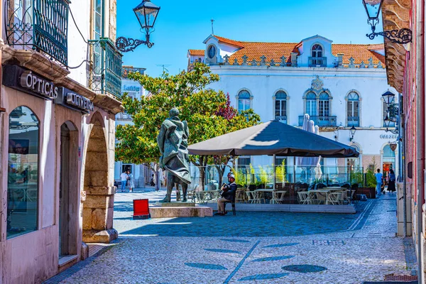 LEIRIA, PORTUGAL, 27 de maio de 2019: Vista de uma rua no centro de Lei — Fotografia de Stock