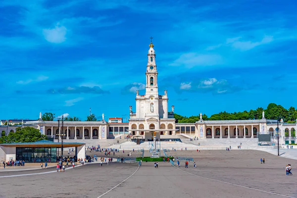 Fatima, Portugal, 27 maj 2019: Folk går mot famou — Stockfoto