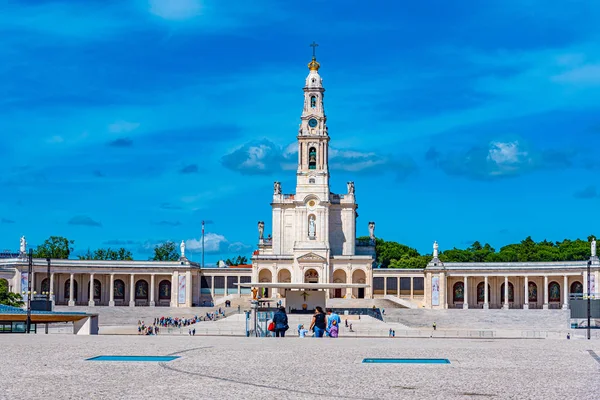 Fatima, Portugal, 27 maj 2019: Folk går mot famou — Stockfoto