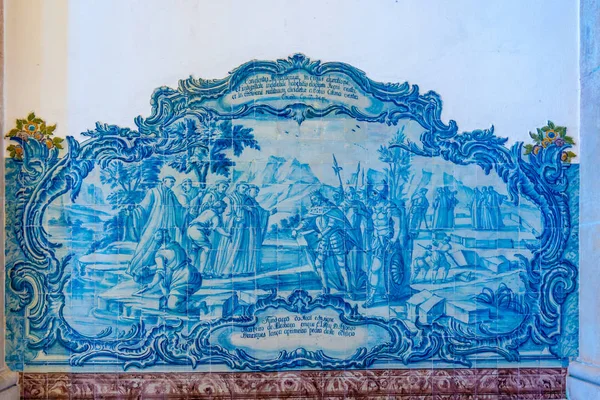 ALCOBACA, PORTUGAL, 28 DE MAYO DE 2019: Azulejo azulejos dentro de la Al —  Fotos de Stock