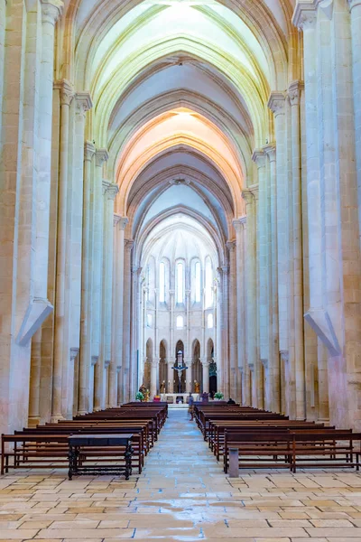 ALCOBACA, PORTUGAL, 28 мая 2019 г.: Интерьер церкви в Алко — стоковое фото