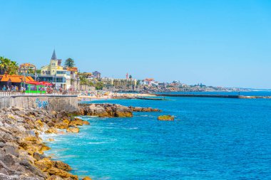 Estoril, Portekiz, 31 Mayıs 2019: İnsanlar deniz kenarında geziniyor