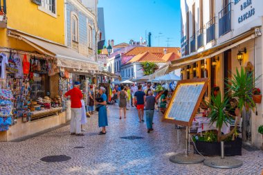Cascais, Portekiz, 31 Mayıs 2019: İnsanlar na 'da geziniyor