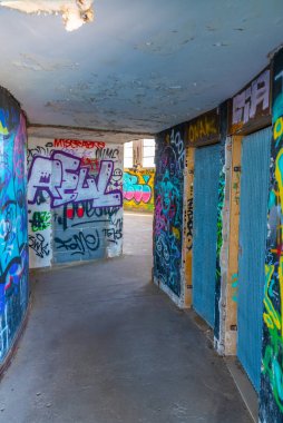 Lizbon, Portekiz, 1 Haziran 2019: Harabelerin içindeki Graphitti