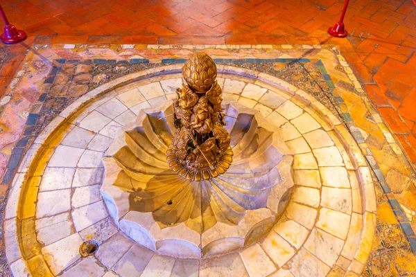 SINTRA, PORTUGAL, MAY 30, 2019: Fountain inside of the National — ストック写真