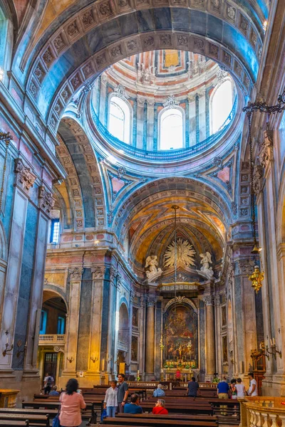 Lisszabon, Portugália, 2019. június 1.: A bazilika belseje — Stock Fotó