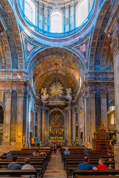 LISBOA, PORTUGAL, 1 DE JUNIO DE 2019: Interior de la basílica da estr —  Fotos de Stock