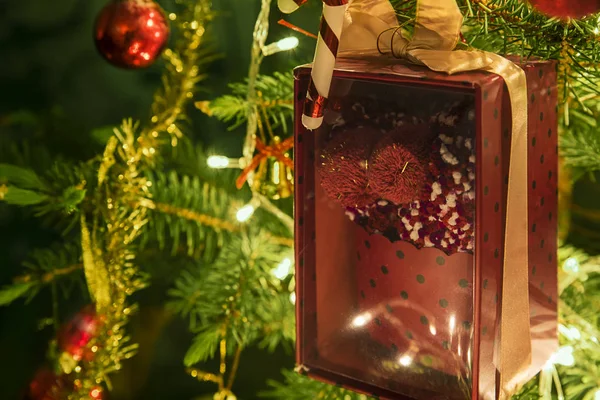 Decoraties op de kerstboom — Stockfoto