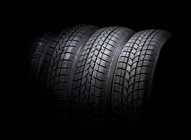 Siyah araba lastiği