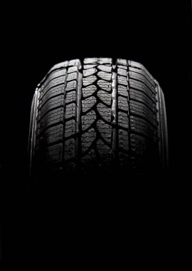 Siyah araba lastiği 