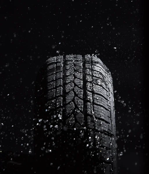 Neumático mientras llueve —  Fotos de Stock