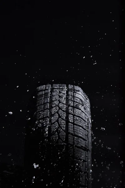 비가 동안 타이어 — 스톡 사진