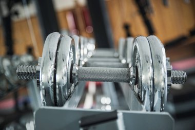 Demir halter salonunda