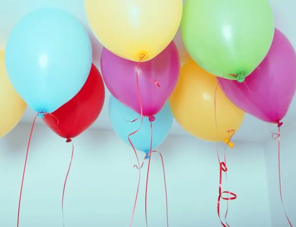 Ομάδα πολύχρωμα μπαλόνια — Φωτογραφία Αρχείου