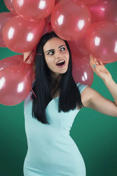 Mädchen mit roten Luftballons — Stockfoto