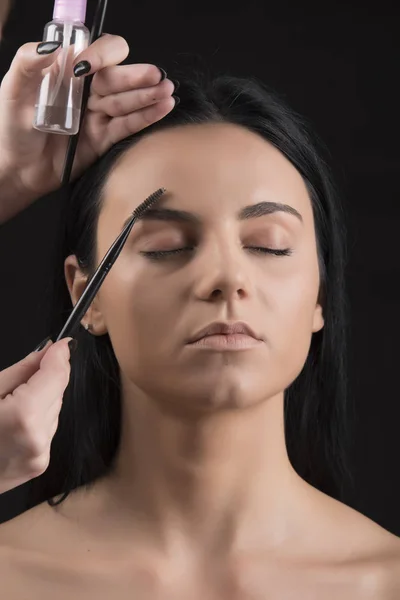 Make-up Mädchen im Salon — Stockfoto