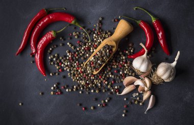 Sarımsak, peper ve pul biber