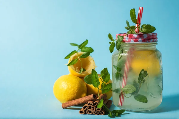 Taze nane ile limonata — Stok fotoğraf