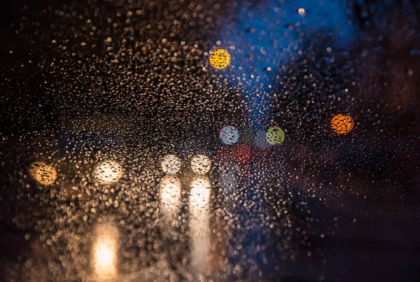 Atascos de tráfico bajo la lluvia —  Fotos de Stock