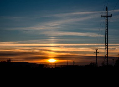 Siluet elektrik iletim hatları 