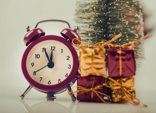 Timer with Christmas gifts — Stock Photo, Image