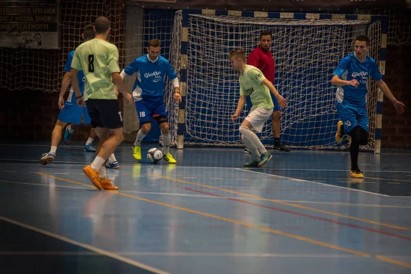 Giocatore di Futsal nel palazzetto dello sport — Foto Stock
