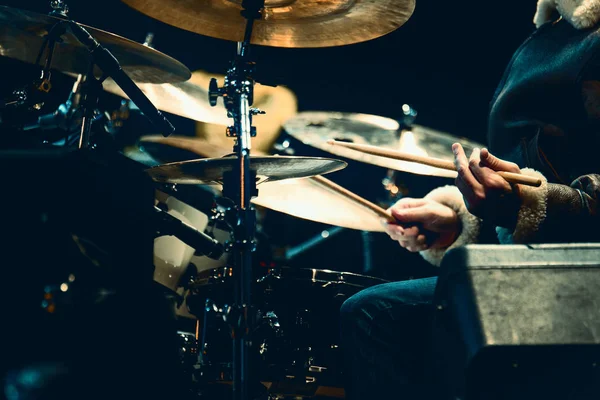 Drummer playing drums — Stock Photo, Image
