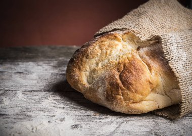 Breadf koyu arka plan üzerinde