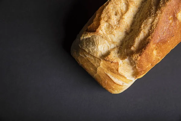 Хліб на темному тлі — стокове фото