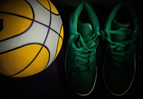 Basketball et baskets — Photo