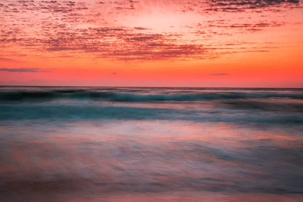 海洋上的晨景 长时间的暴露 — 图库照片